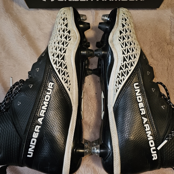 Under Armor Football Cleats Lineman - Picture 4 of 8